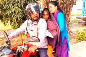 मोटरसाइकलमै अस्पताल पुर्‍याए वडा अध्यक्षले
